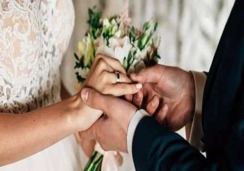 结婚一年有一个小孩离婚怎么判给女方